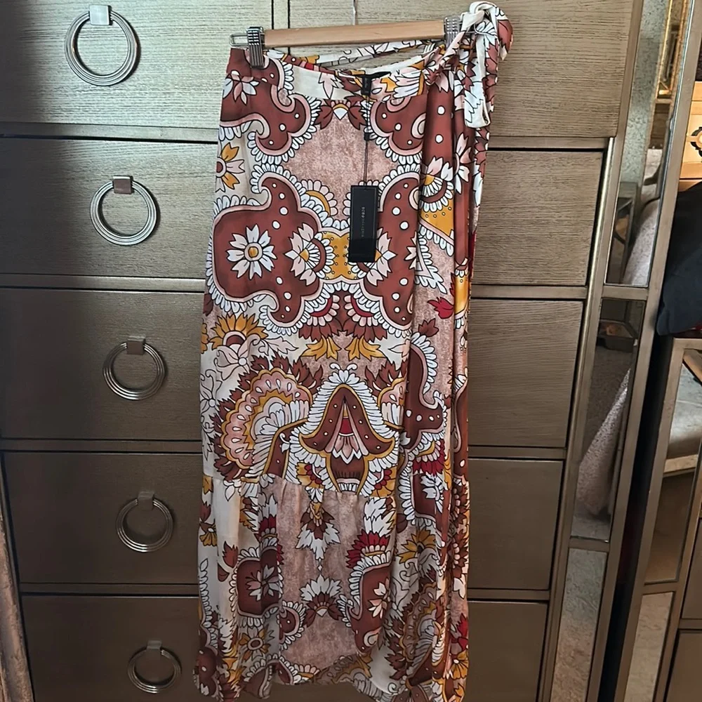 🛍️SALE🛍️ BCBGMAXAZRIA Grand Paisley Maxi Wrap Skirt In Dusty Rio (NWT) - Picture 4 of 8